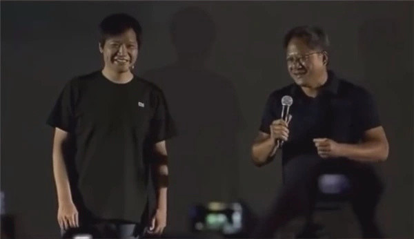 英伟达创始人黄仁勋今年第三次来访中国 并与雷军合影