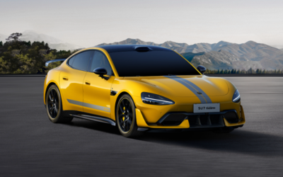 新疆一小米SU7 Ultra从山上（麻将群）翻滚10多米而下 车主无碍