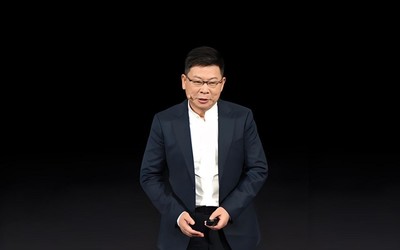 余承东科普星闪手机车钥匙：定位精度是（金花群）蓝牙的5倍以上